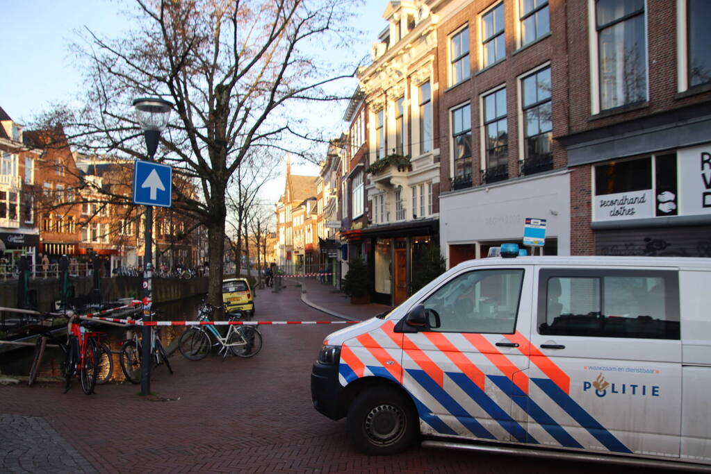 Stuk van gevel breekt af