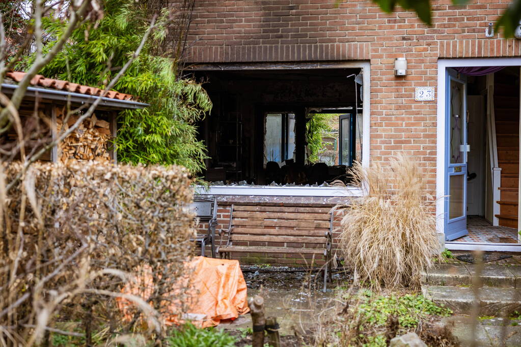 Woning onbewoonbaar door brand