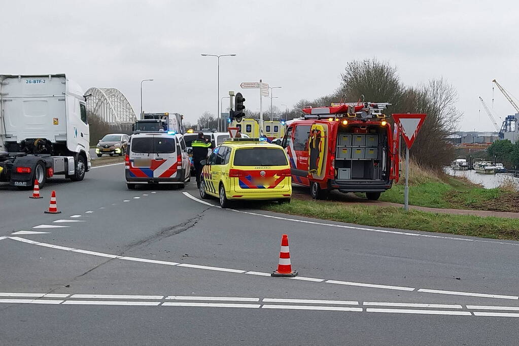 Voertuig te water veel hulpdiensten ingezet