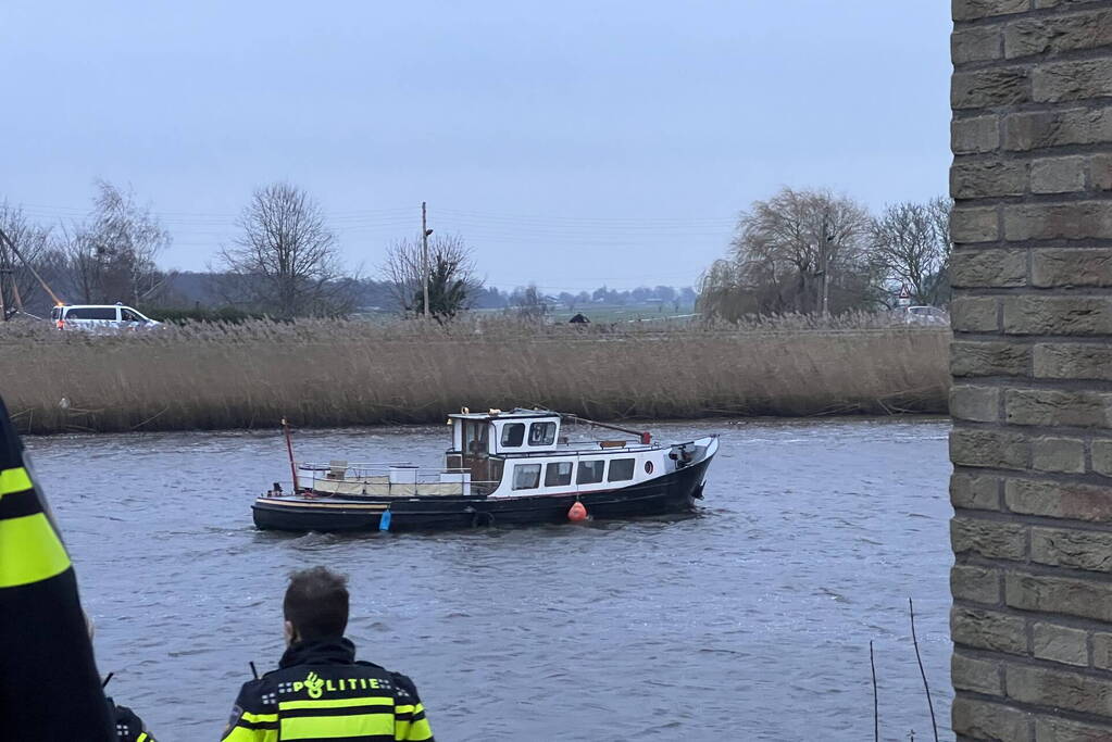 Boot stuurloos geraakt tijdens het varen