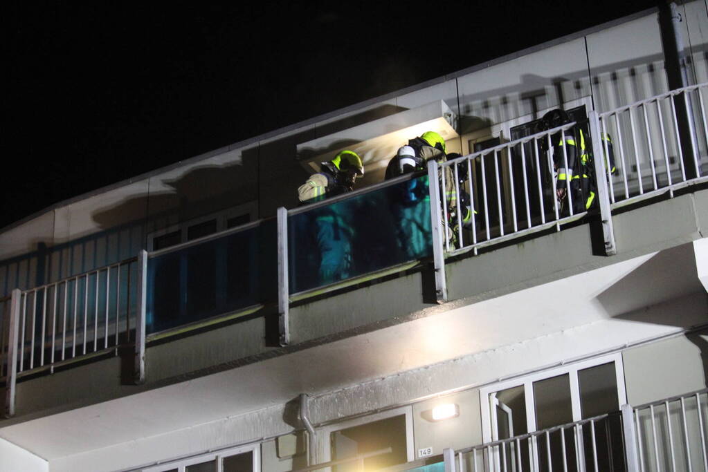 Grote brand op balkon van appartement
