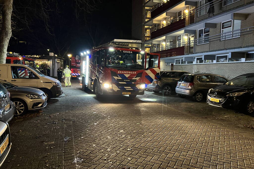 Veel rookontwikkeling bij grote brand in flatwoning