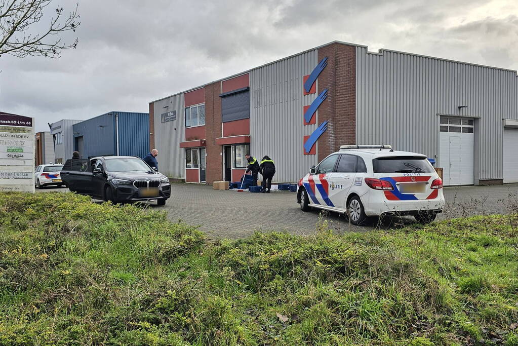 Ravage bij mogelijke bedrijfs inbraak