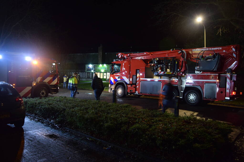 Schoorsteenkap sportschool kapot door harde wind