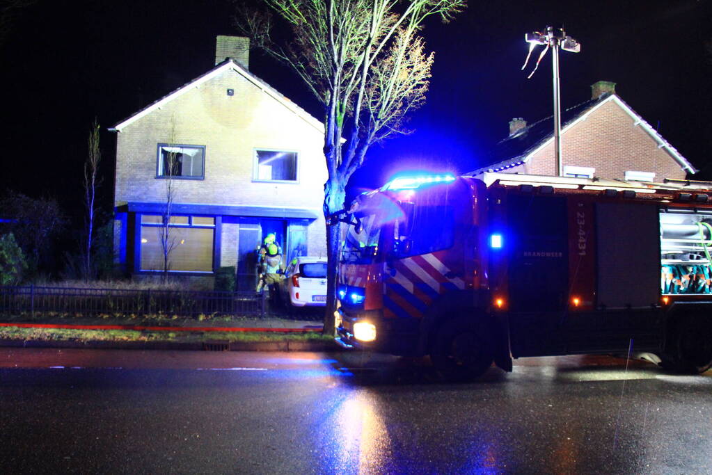 Brandweer ingezet voor uitslaande woningbrand