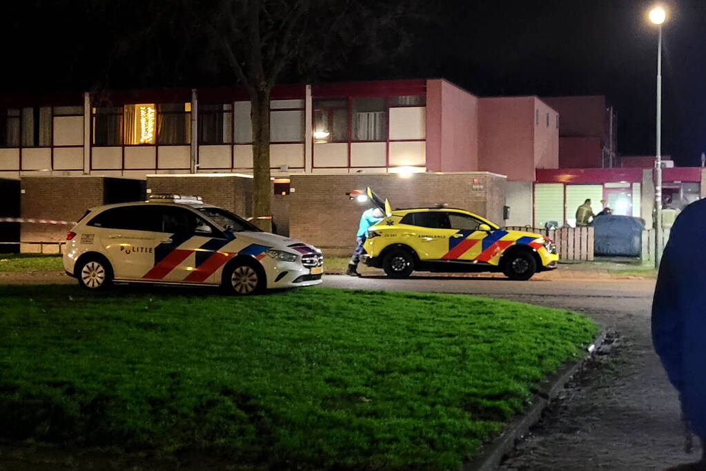 Brandweer redt persoon uit brandende woning