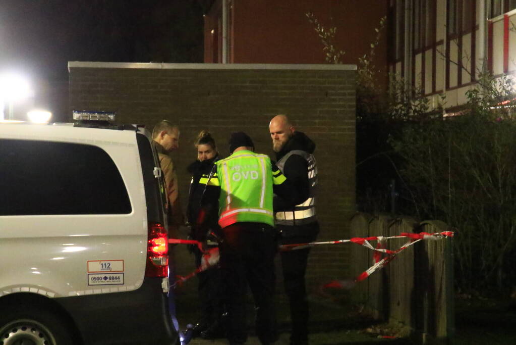 Brandweer redt persoon uit brandende woning