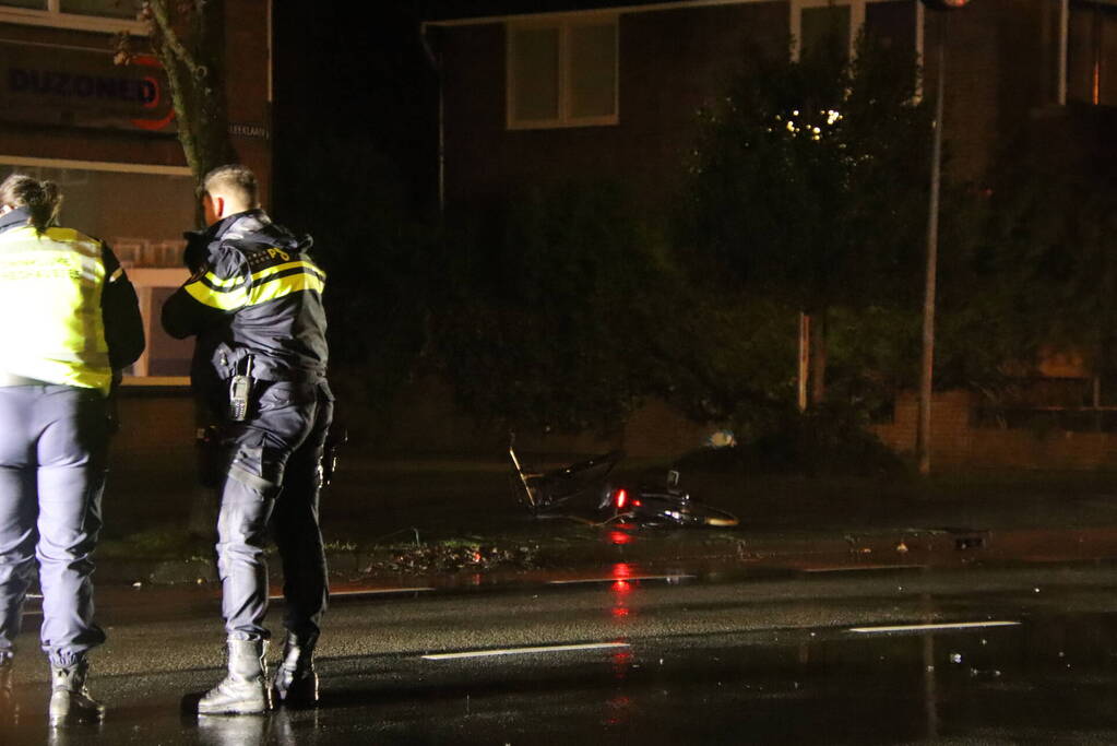 Automobilist rijdt door na botsing met fietser