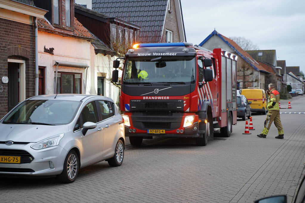 Brandweer doet onderzoek naar benzinelucht in meerdere woningen