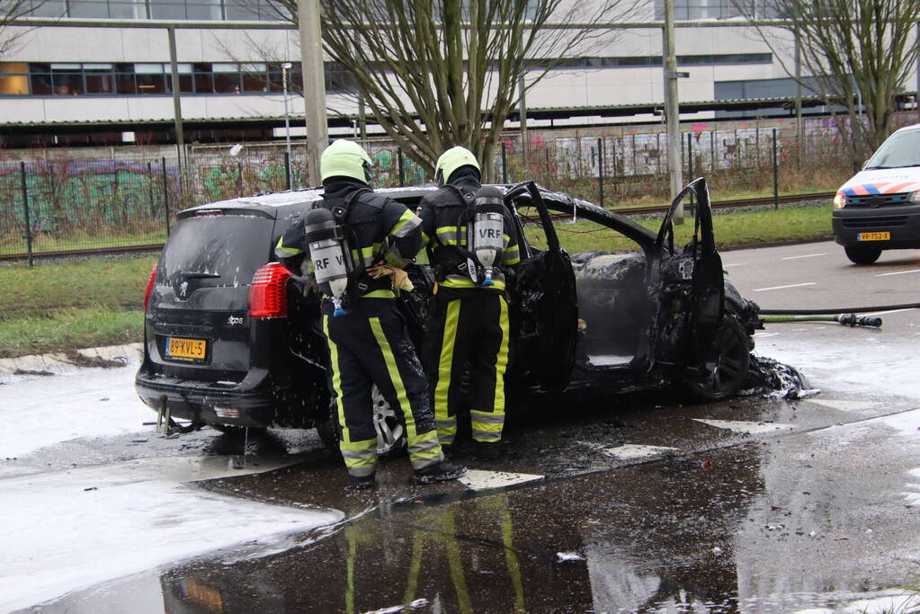 Auto volledig uitgebrand