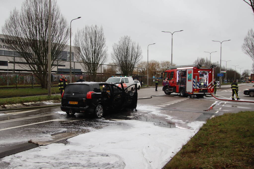 Auto volledig uitgebrand