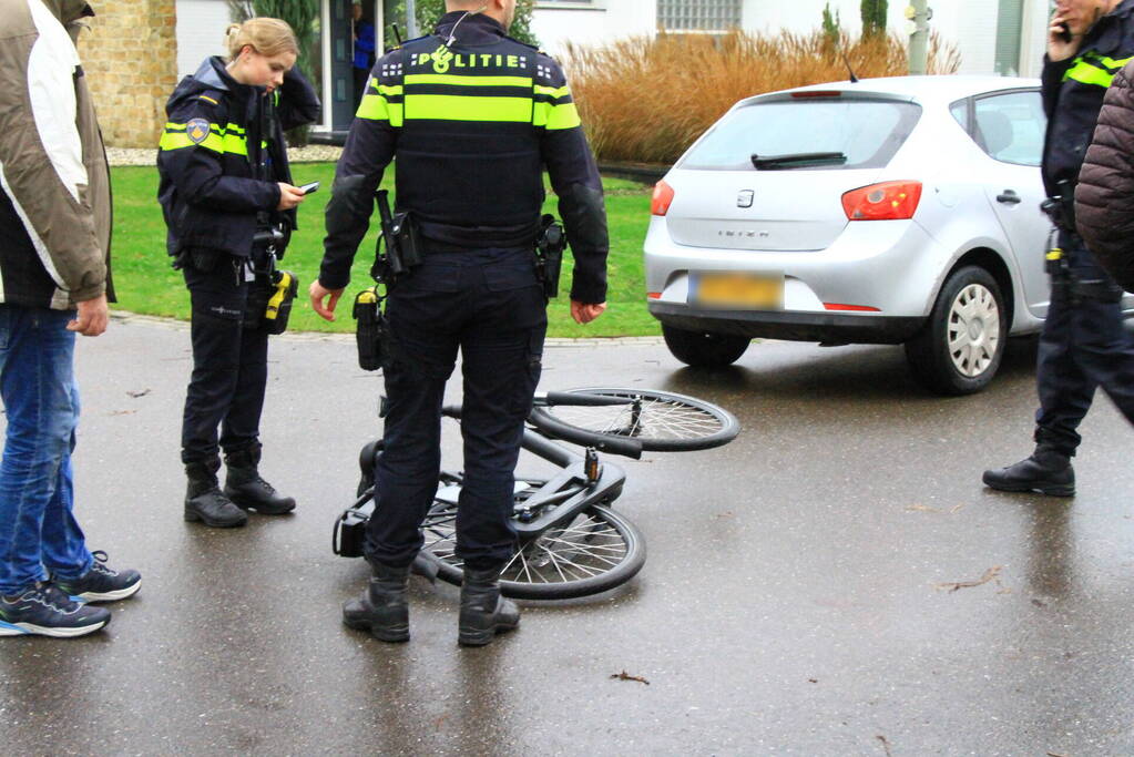 Fietser ernstig gewond bij aanrijding met personenauto