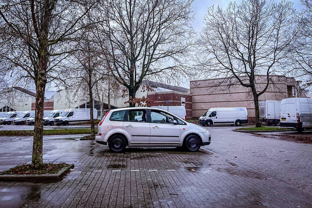 Gesloopte personenwagen aangetroffen