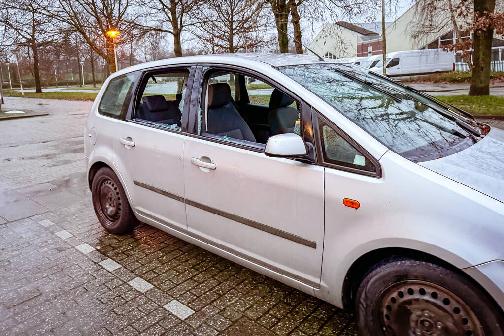Gesloopte personenwagen aangetroffen