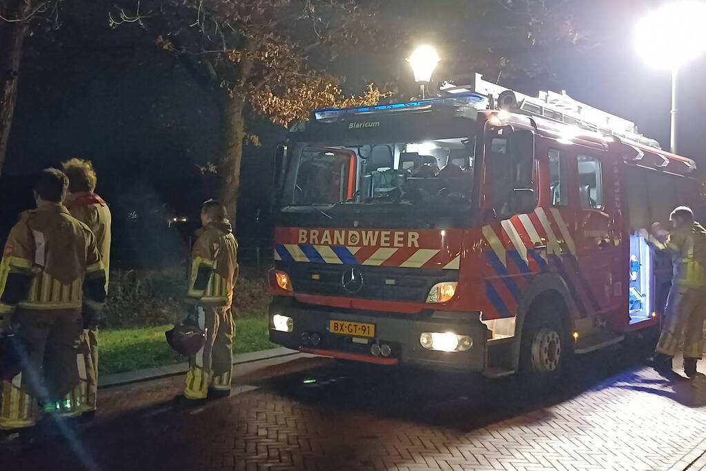 Boom valt op weg door harde wind