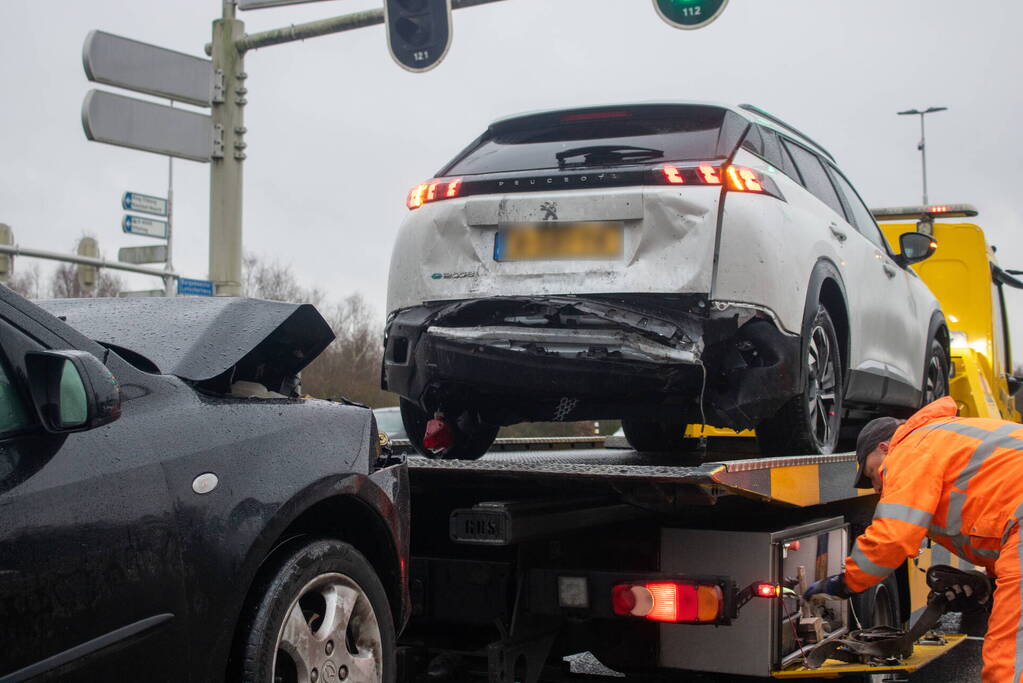 Dronken bestuurder veroorzaakt kop-staartbotsing