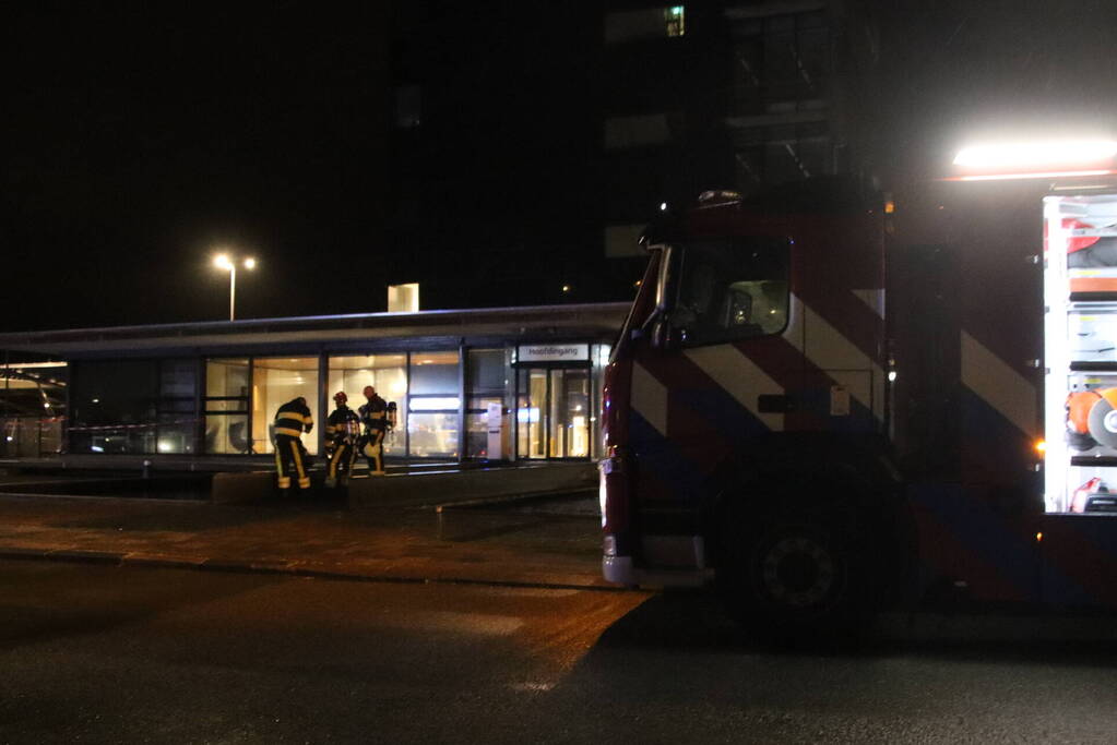 Zoektocht naar vastzittend persoon in bedrijfspand