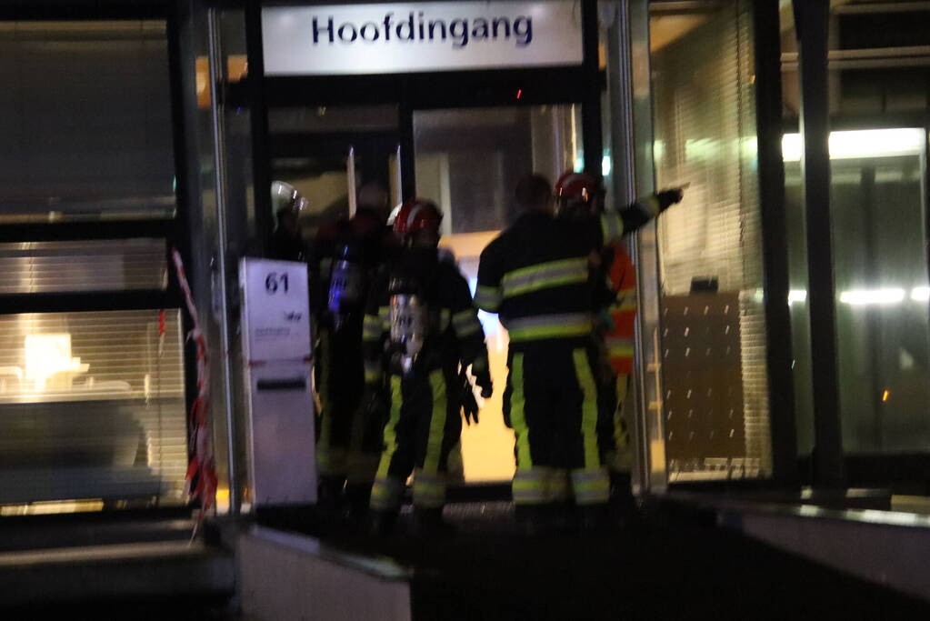 Zoektocht naar vastzittend persoon in bedrijfspand