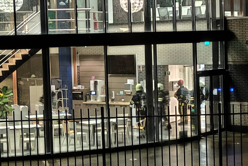 Zoektocht naar vastzittend persoon in bedrijfspand