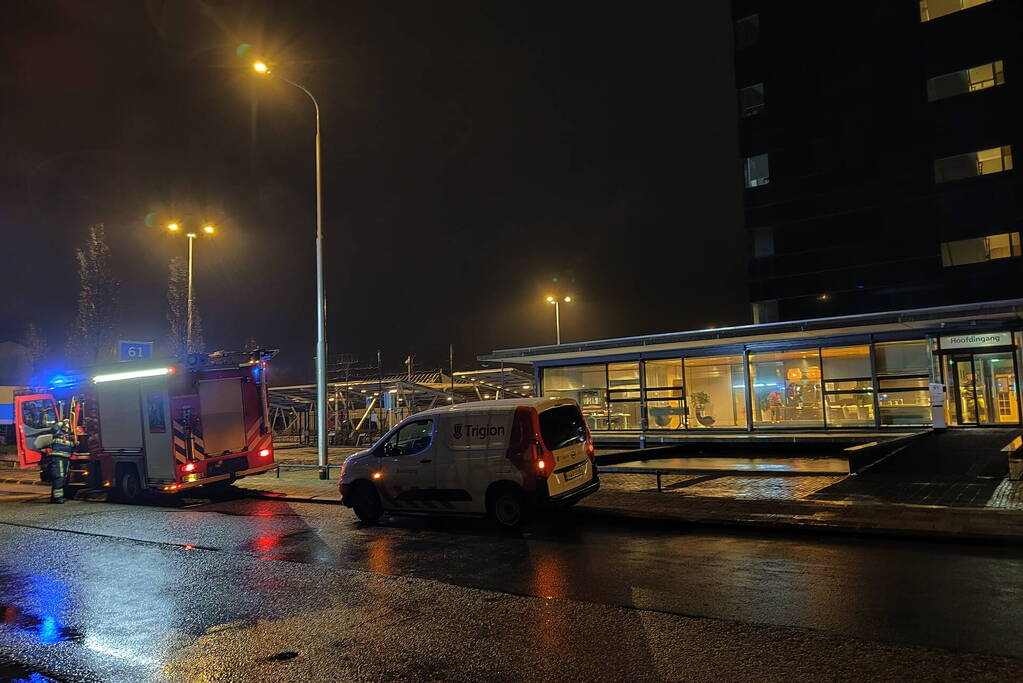 Zoektocht naar vastzittend persoon in bedrijfspand