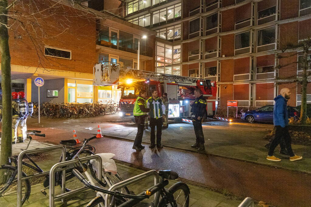 Woningen uit flat geëvacueerd door brand