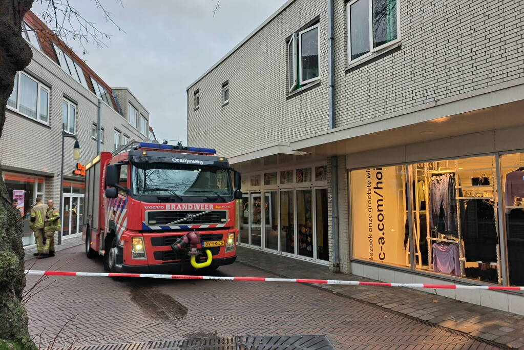 Brandweer onderzoekt brandmelding in pand