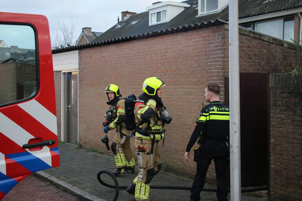 Flinke rookontwikkeling door brand na kortsluiting in koelkast