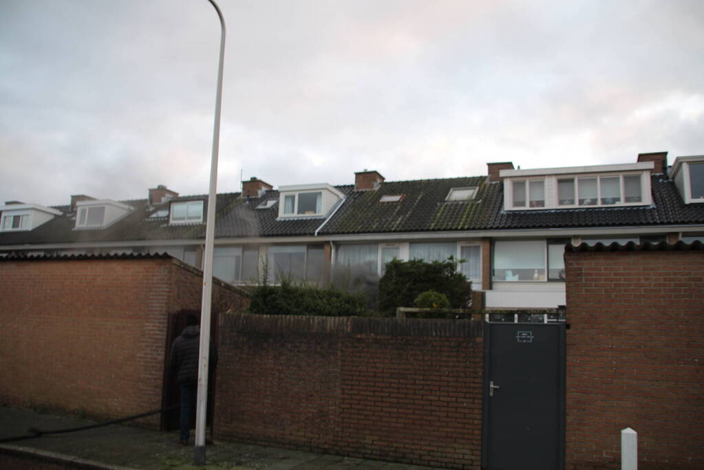 Flinke rookontwikkeling door brand na kortsluiting in koelkast