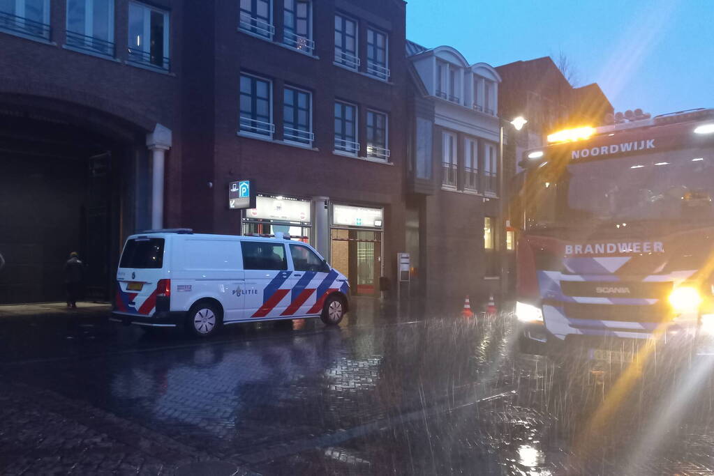 Brandweer ingezet voor vreemde lucht in parkeergarage