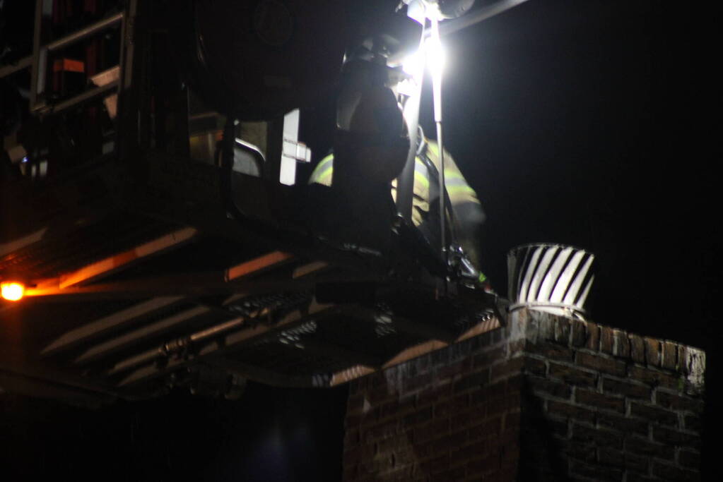 Brand in schoorsteen van vrijstaande woning