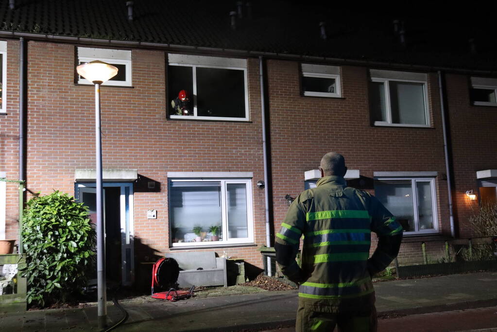 Zwarte rookwolken uit slaapkamer