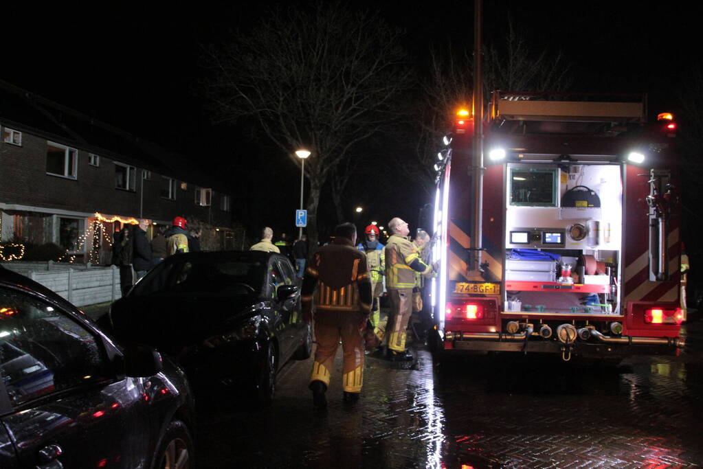 Persoon en hond uit brandende woning gered