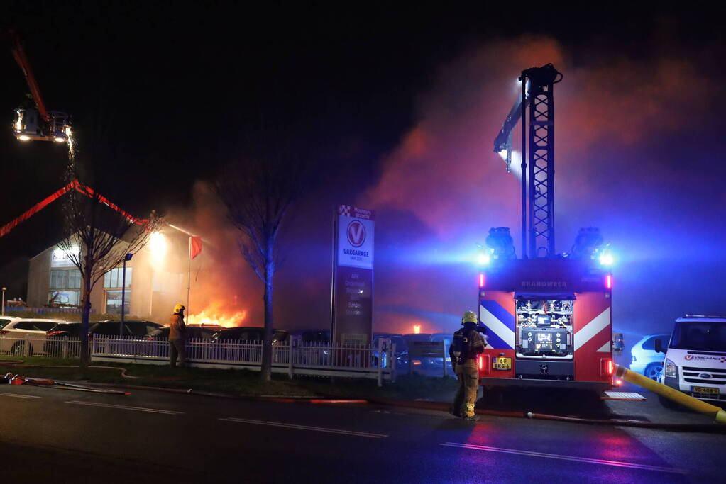 Gigantische brand in garage
