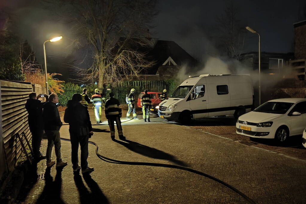 Auto uitgebrand op parkeerplaats