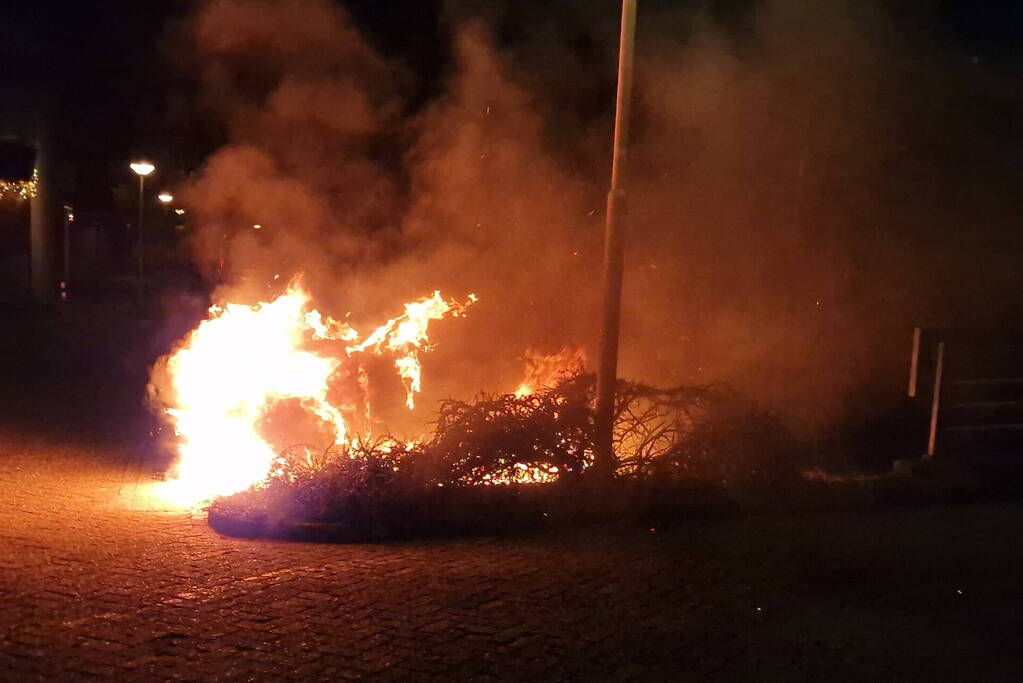 Porsche Cayenne verwoest door brand