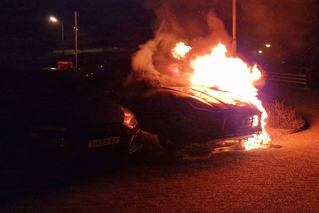 Porsche Cayenne verwoest door brand