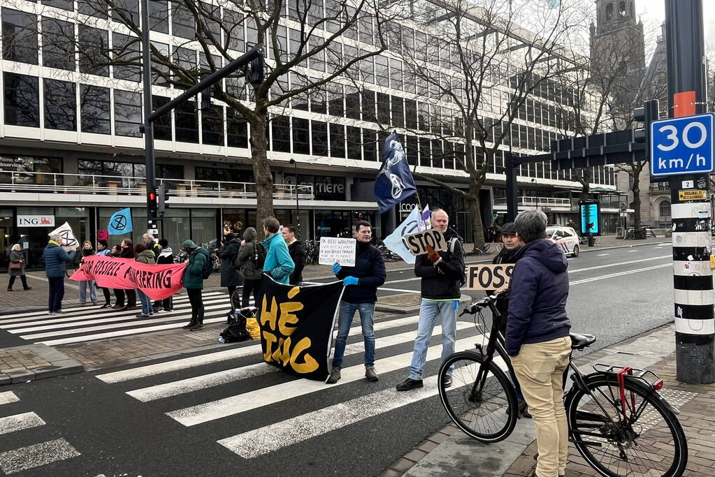 Demonstranten Extinction Rebellion blokkeren Coolsingel