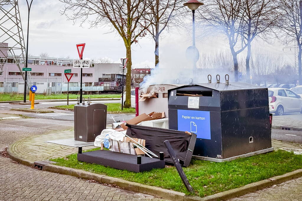 Opnieuw papiercontainer in brand