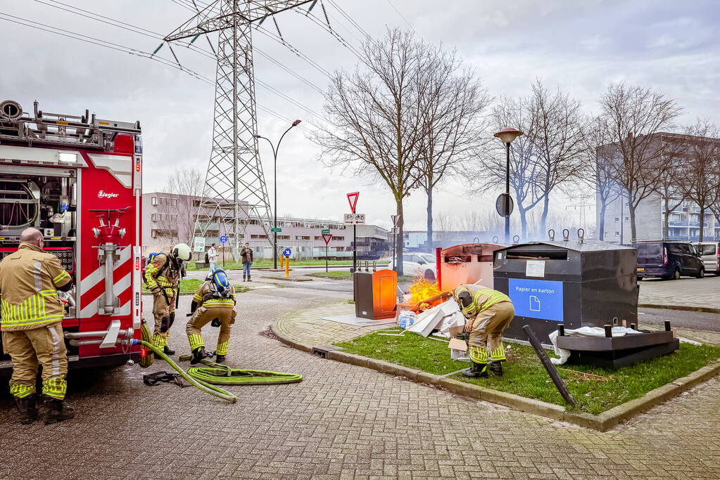 Opnieuw papiercontainer in brand