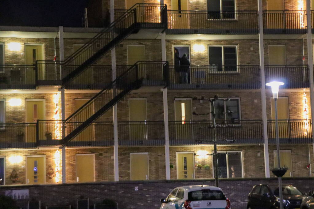 Arrestatieteam valt woning binnen