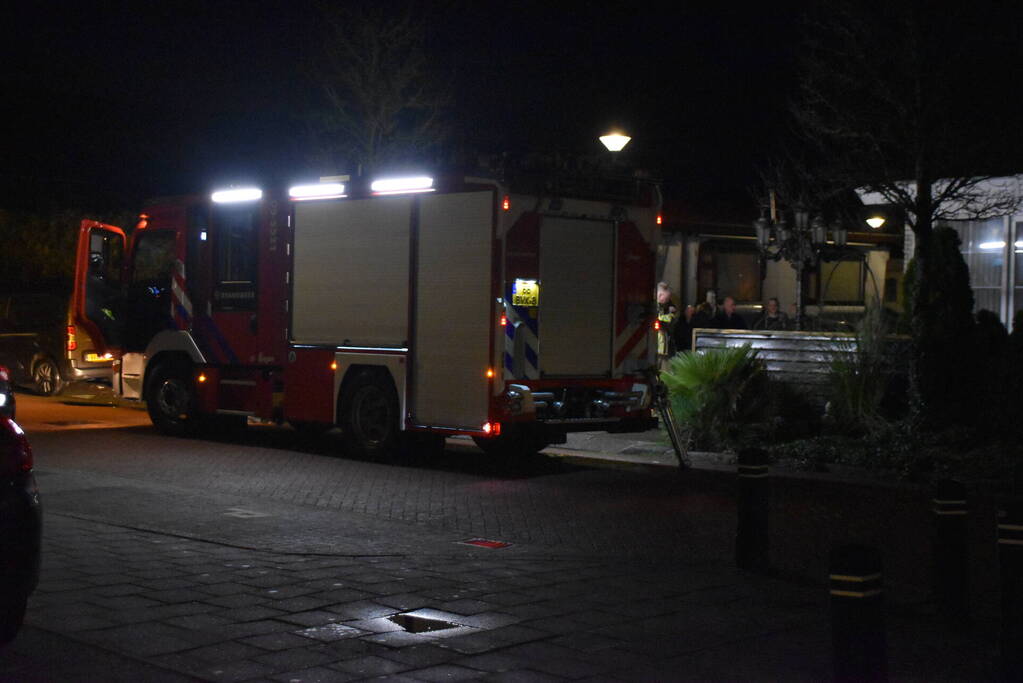 Brandweer onderzoekt rookontwikkeling in woonwagen