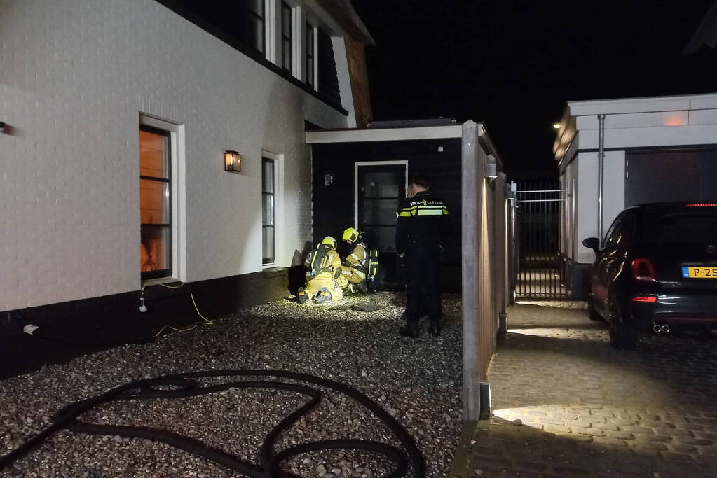 Afvalbrand bij woning