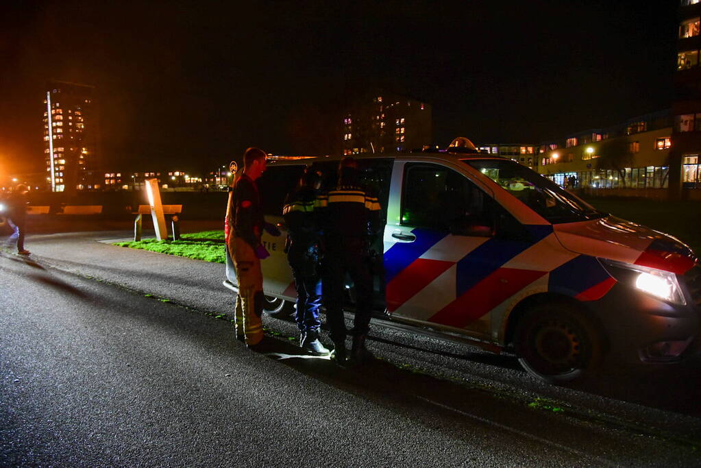 Vrouw gewond aangetroffen op fietspad