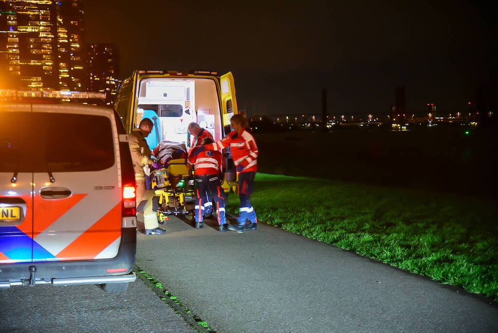 Vrouw gewond aangetroffen op fietspad