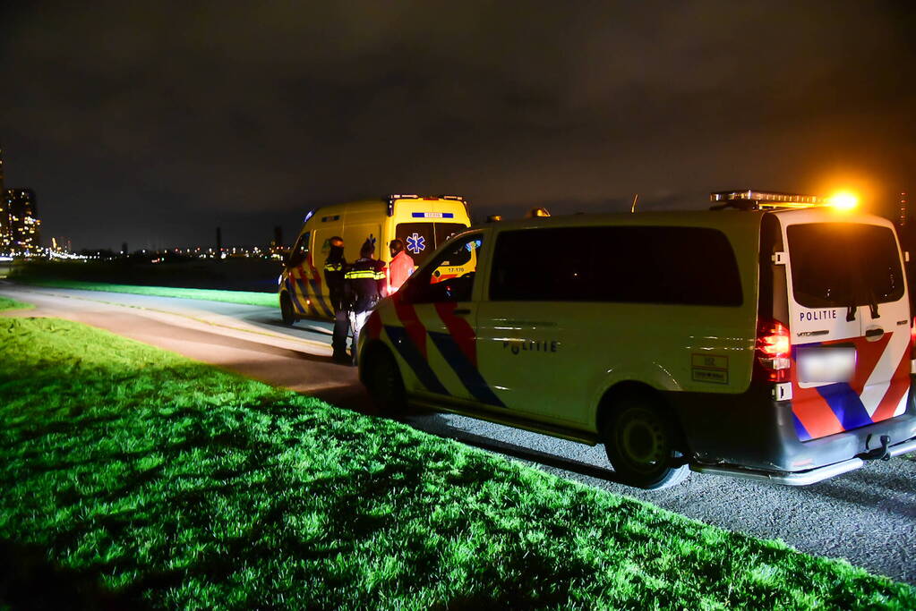 Vrouw gewond aangetroffen op fietspad