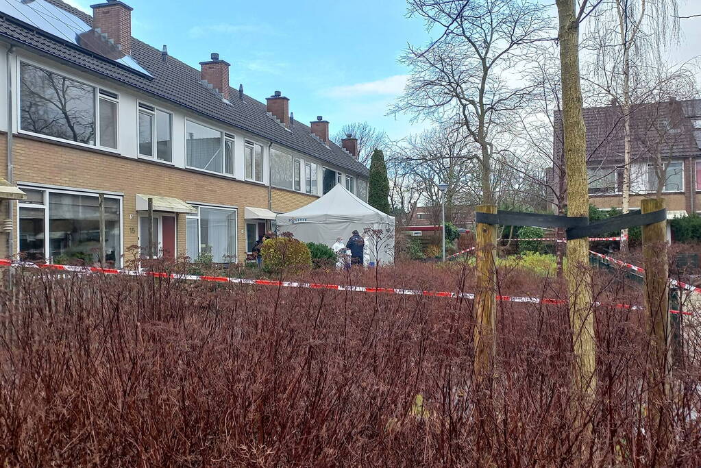 Stoffelijk overschot op straat aangetroffen
