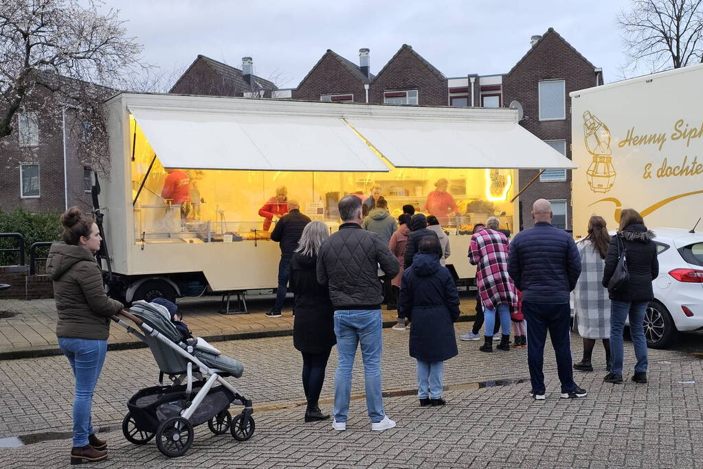 Oliebollen en appelflappen vinden gretig aftrek