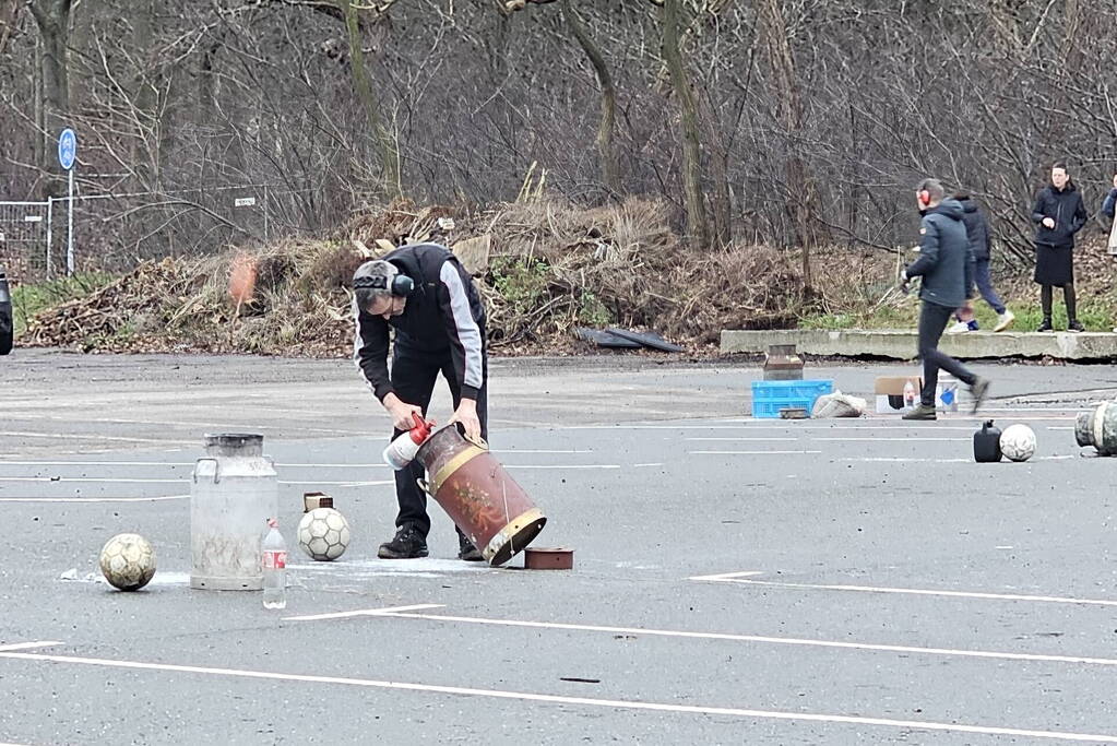 Carbidschieten trekt veel bekijks