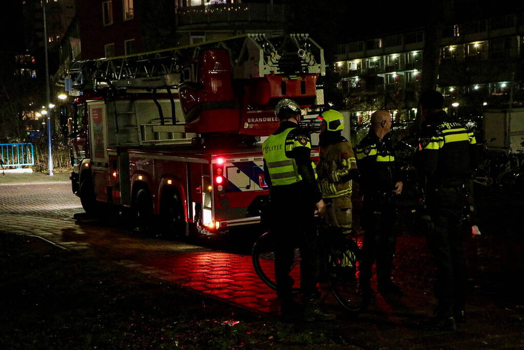 Brandweer ingezet voor vuurkorf op balkon