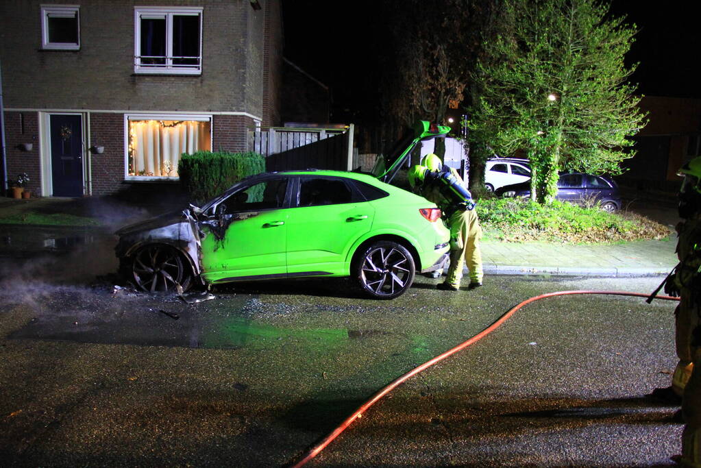 Dure Audi RSQ3 verwoest door brand
